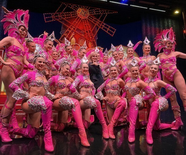 Joanna Lumley reist af naar wereldstad Parijs