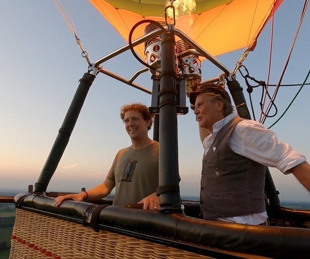 Jochem Myjer bereikt hoogtepunt in slot Jochem In De Wolken