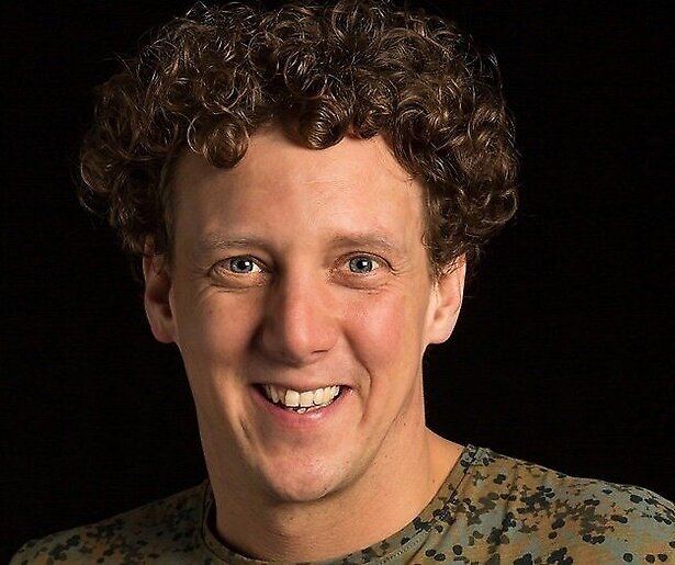 Jochem Myjer publiceert speellijst, website klapt eruit