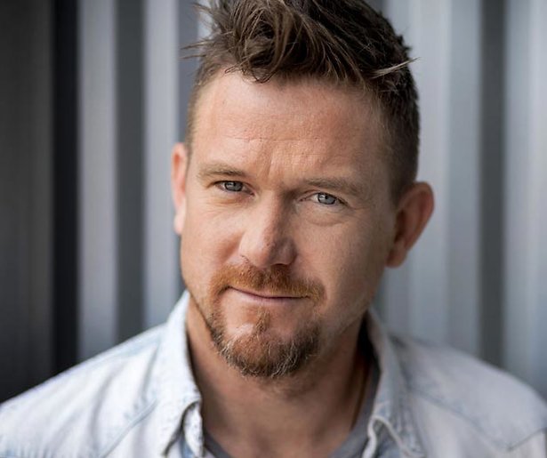 Humberto Tan, Ronald Koeman en Ellie Lust met Johnny de Mol op reis