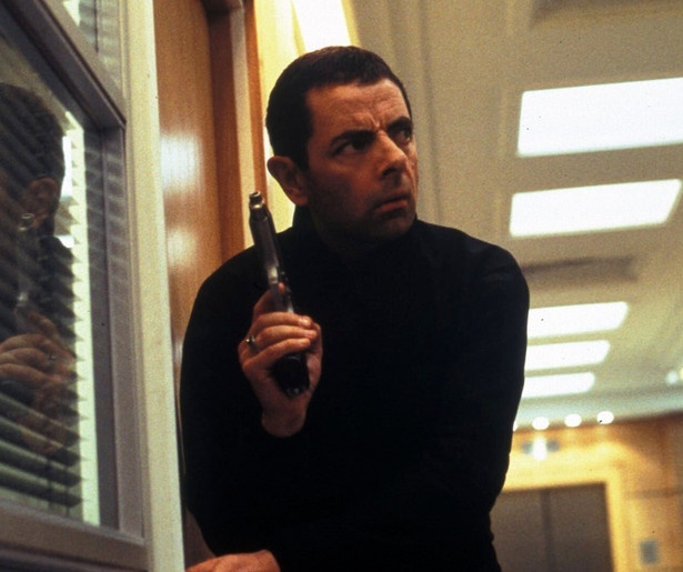 Rowan Atkinson maakt er een puinhoop van in Johnny English