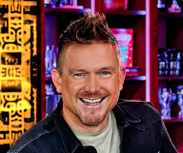 Johnny de Mol trapt het nieuwe seizoen van De Oranjezomer af