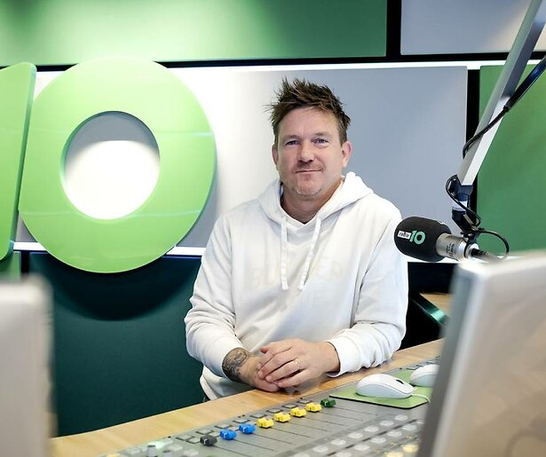 Johnny de Mol krijgt een eigen radioprogramma