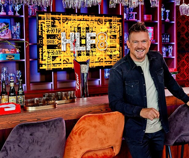 Comeback: Johnny de Mol keert terug als presentator van HLF8