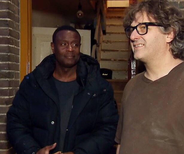 John Williams bezoekt een horrorhuis in Help, Mijn Man Is Klusser!