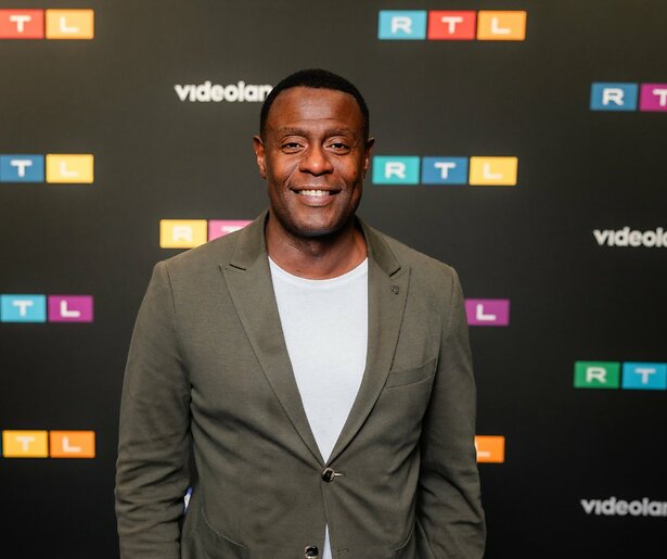 Uit de Schulden met John Williams maakt toch nog opwachting op televisie