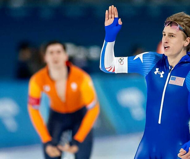 Jordan Stolz maakt favorietenrol waar op de 1.000 meter en pakt goud, De Boo zilver