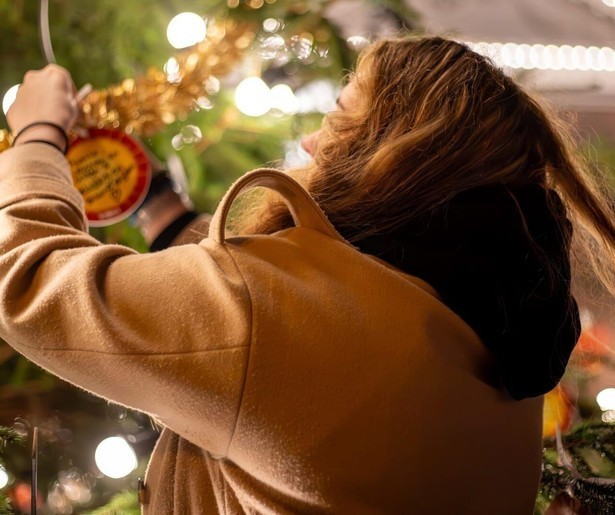 Joris Linssen staat stil bij het vliegtuigongeluk in Tripoli in Joris' kerstboom