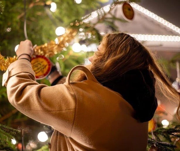 Joris' Kerstboom strijkt neer in Dokkum