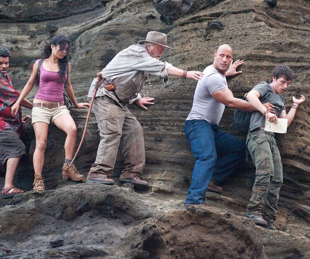 Dwayne Johnson trotseert de natuur in Journey 2: The Mysterious Island