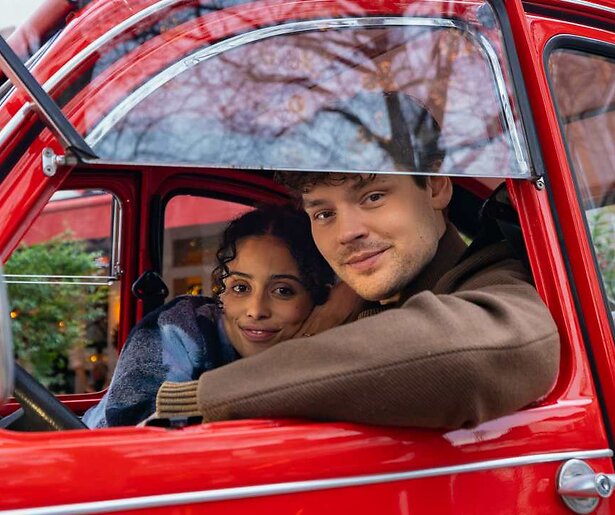 Wie speelt wie in De Kerststal van Nederland? 