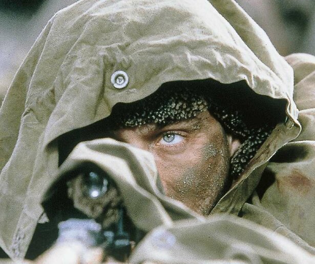 Jude Law is iedereen de baas in oorlogsfilm Enemy at the Gates