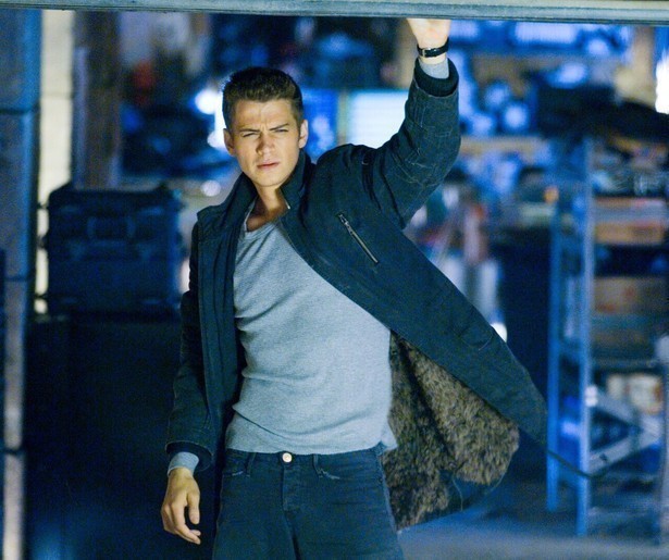 Hayden Christensen springt letterlijk van plek naar plek in Jumper