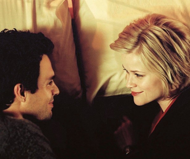 Mark Ruffalo en Reese Witherspoon raken aan elkaar verknocht in Just Like Heaven