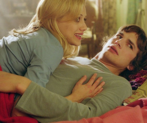 Ashton Kutcher en Brittany Murphy krijgen het zwaar te verduren in Just Married