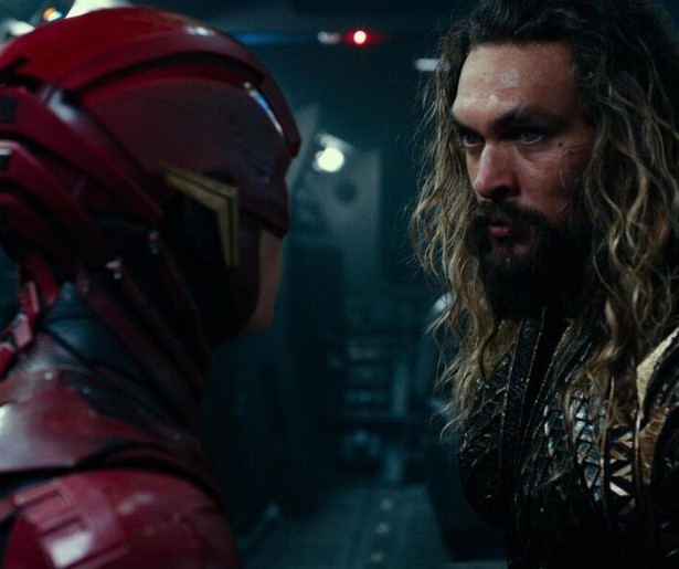 Alle bekende superhelden gaan samen de strijd aan in Justice League