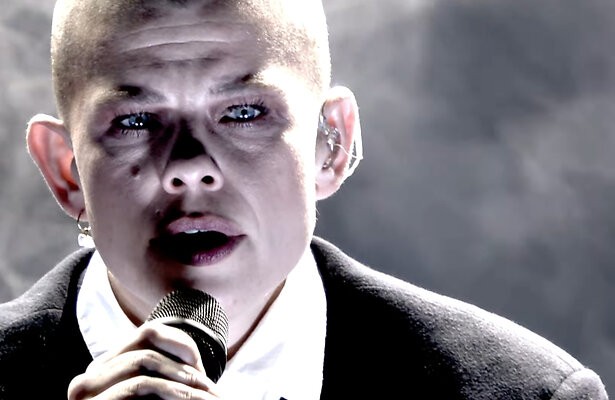 Kovacs maakt indruk met rauw optreden in Matthijs Gaat Door