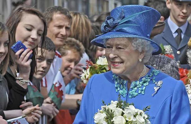 Videosnack: Queen Elizabeth maakt grap over Donald Trump