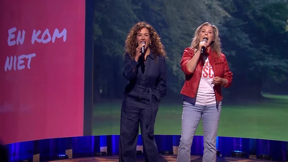 Katja Schuurman en Babette van Veen in Even Tot Hier
