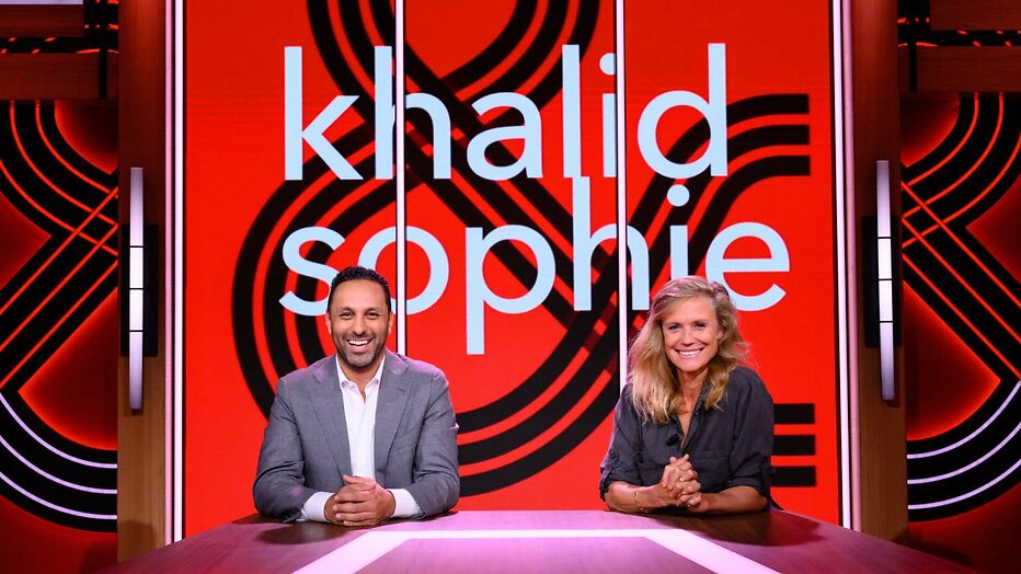 Khalid & Sophie aan de talkshowtafel. Khalid & Sophie aan de talkshowtafel.
