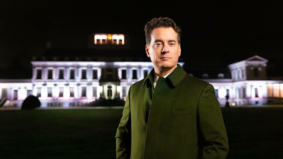 Rik van de Westelaken bij Paleis Soestdijk waar de Mol bekend werd gemaakt. Rik van de Westelaken bij Paleis Soestdijk waar de Mol bekend werd gemaakt.