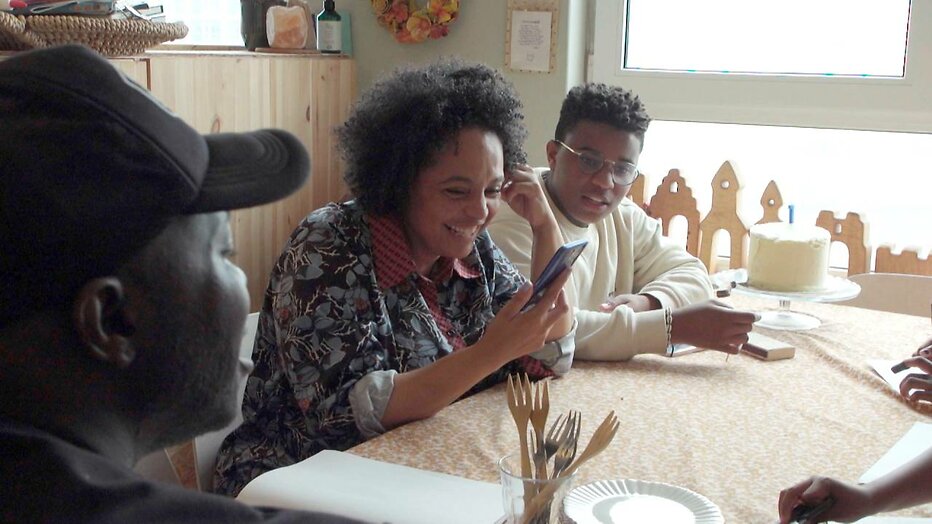 Ivan en Cynthia Cudogham met zoon Kik in Een Huis Vol.