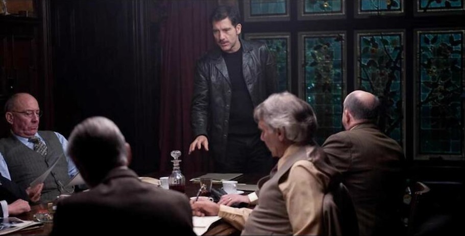 Jason Statham helpt Robert De Niro Jason Statham helpt Robert De Niro