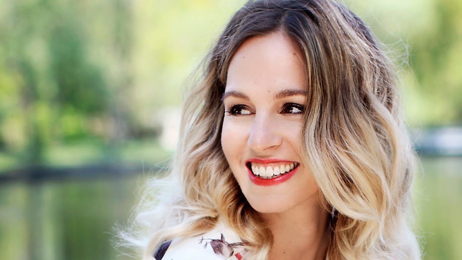 Zangeres Krystl vindt liefde via programma Sophie Hilbrand Zangeres Krystl vindt liefde via programma Sophie Hilbrand