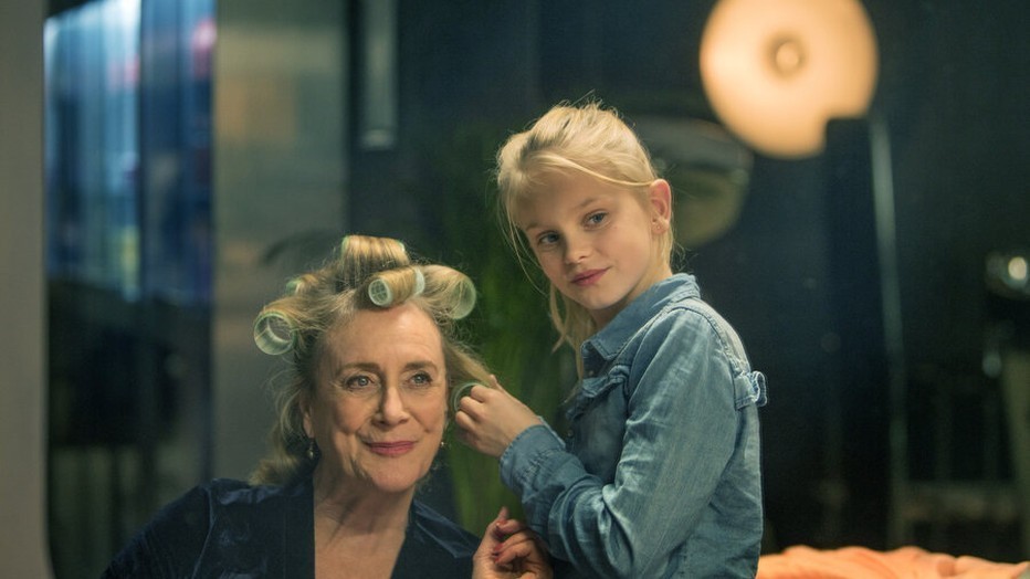 Beppie Melissen en Vita Heijmen in Kapsalon Romy Beppie Melissen en Vita Heijmen in Kapsalon Romy