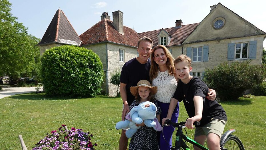 Raymond, Susanne en de kids doen mee aan het programma.