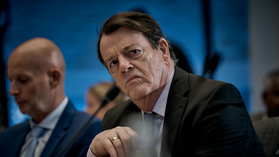 Kees Prins als Maarten Meinema in BuZa