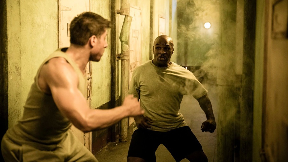 Jean-Claude van Damme met Mike Tyson in Kickboxer: Retaliation