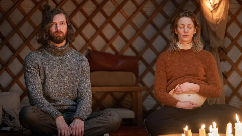 Vincent van der Valk en Noortje Herlaar in Kind