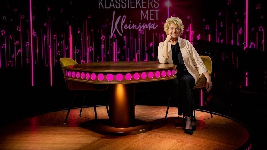 Kleinkunstkoningin Jenny Arean is te gast bij Simone Kleinkunstkoningin Jenny Arean is te gast bij Simone