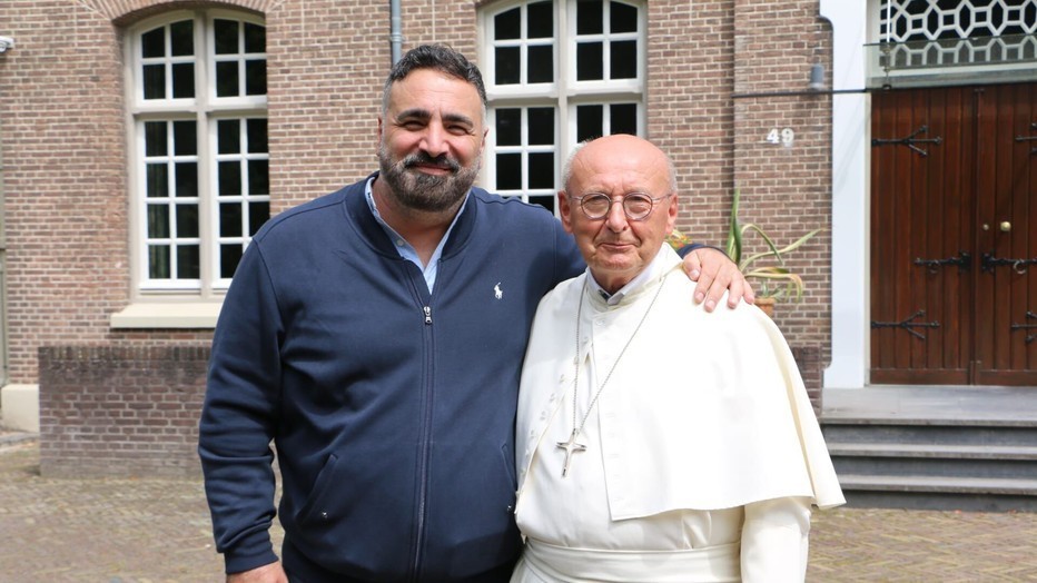 Sinan Can voor Kloostergasten