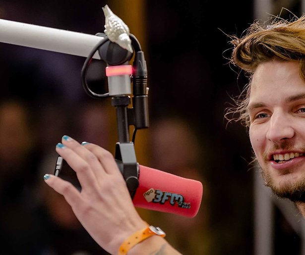 Kaj van der Ree gedumpt door Rode Kruis