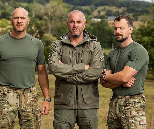 De cursisten van Kamp Van Koningsbrugge moeten samenwerken tijdens een zware trektocht