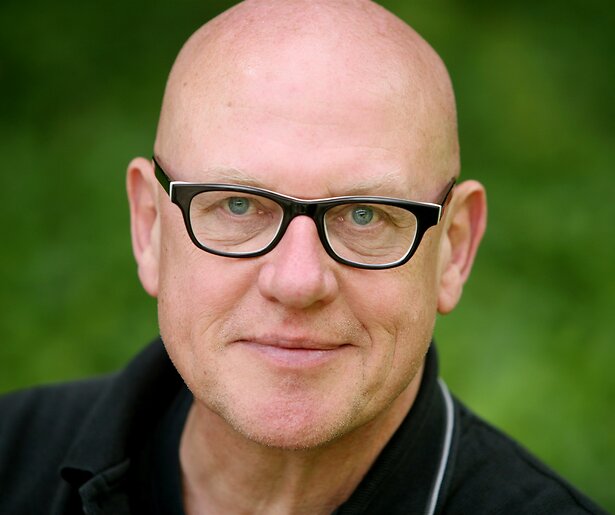 Televizier-presentator en journalist Karel van de Graaf overleden