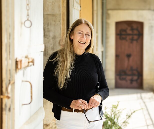 De TV van gisteren: NPO domineert dankzij voetbal en Kasteelvrouwe Emmy