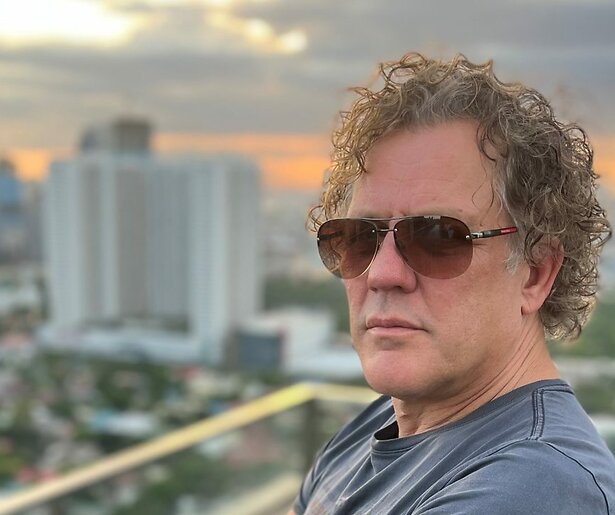 Kees van der Spek gaat weer achter oplichters aan