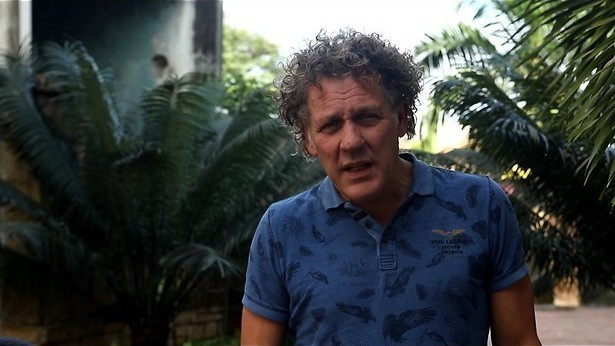 Charlatan licht vrouwen op