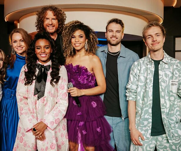 Actrice en zangeres Bertrie Wierenga in Kerst met de zandtovenaar