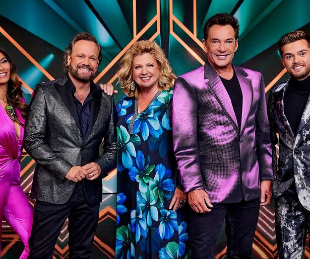 De TV van gisteren: The Masked Singer brengt Sinterklaasjournaal eerste nederlaag toe