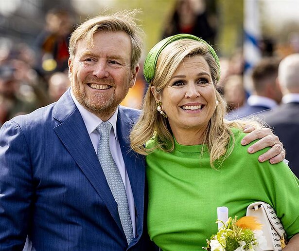 Dit was Koningsdag 2025 koning zingt Oerend Hard mee in Doetinchem