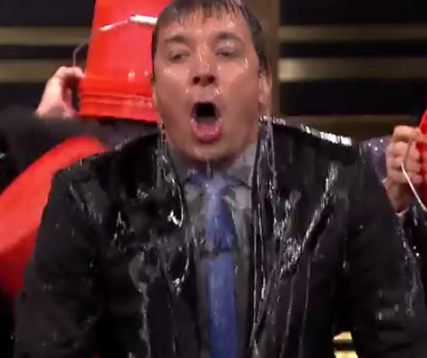 YouTube-hit: beroemdheden krijgen koude douche