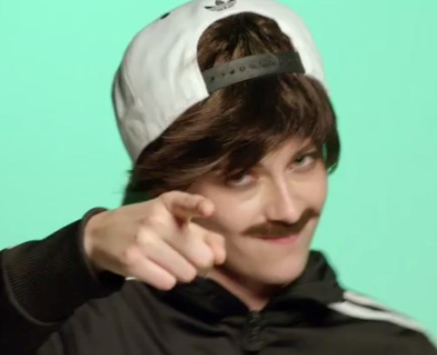 YouTube-hit: Kristen Stewart en Anne Hathaway worden man