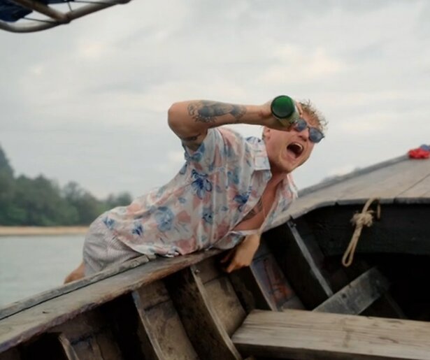 De kandidaten staat een selfieshoot te wachten tijdens de halve finale van Het Perfecte Plaatje op Reis