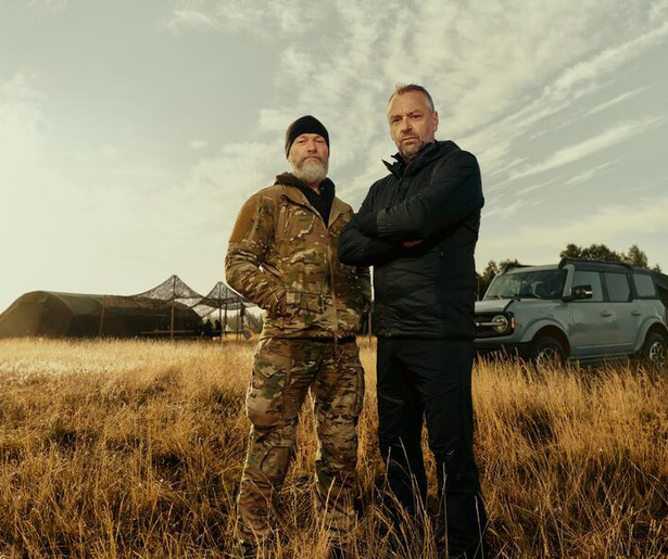 De deelnemers van Kamp Waes moeten in de eerste aflevering al flink aan de bak