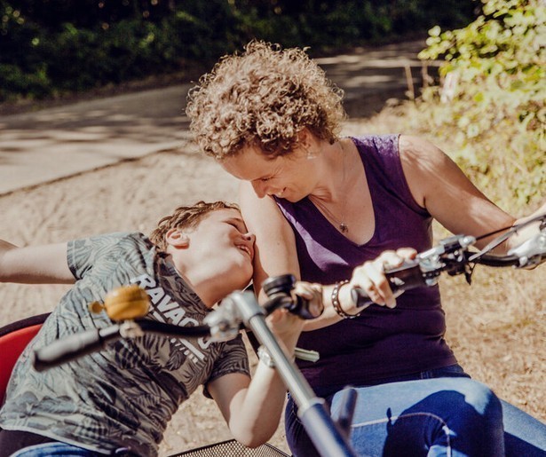 Mantelzorgen door een overbelast zorgsysteem