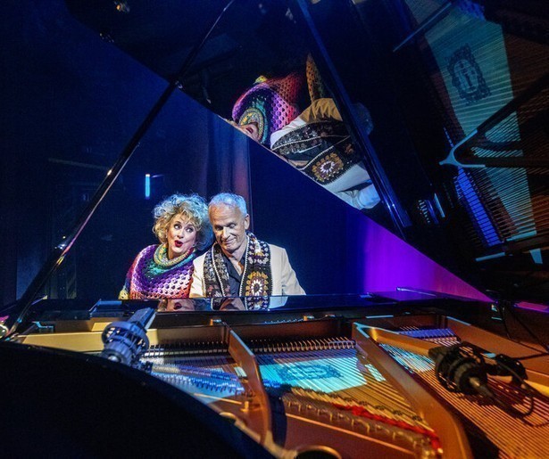 Theatershow Waar Waren We Gebleven? van Karin Bloemen en Cor Bakker weer te zien op NPO1